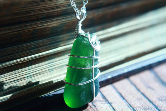 Moss & Moonlight Wire Pendant