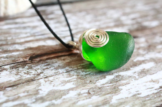 Celtic Spiral Kelly Green Pendant