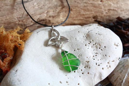 Kelly Green Triquetra Charm Pendant