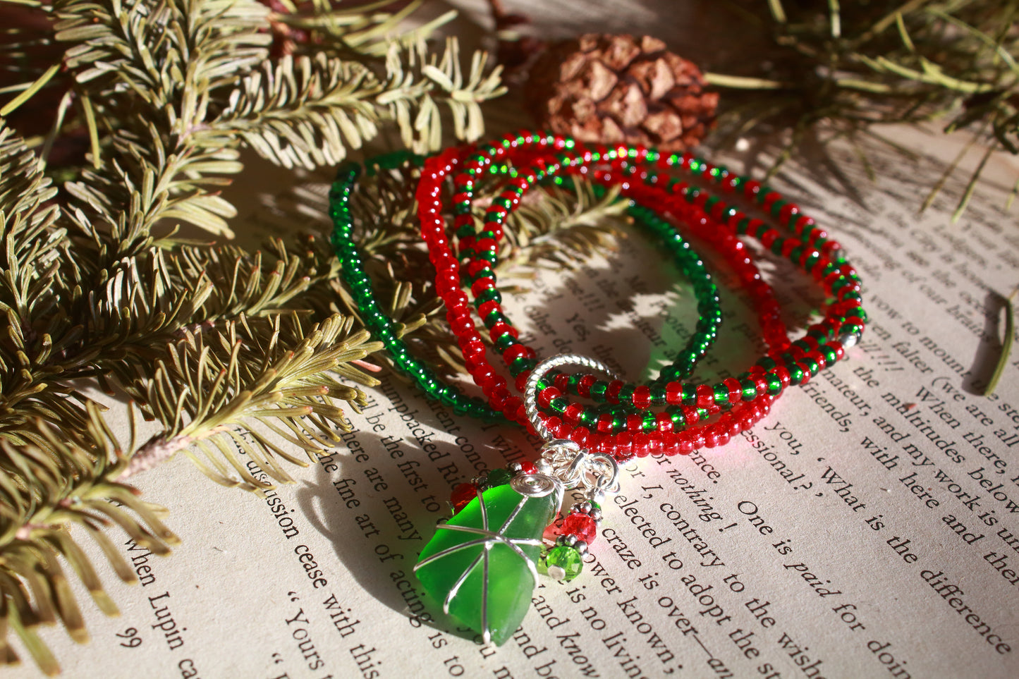 Christmas Sea Glass Beaded Stretch Bracelet